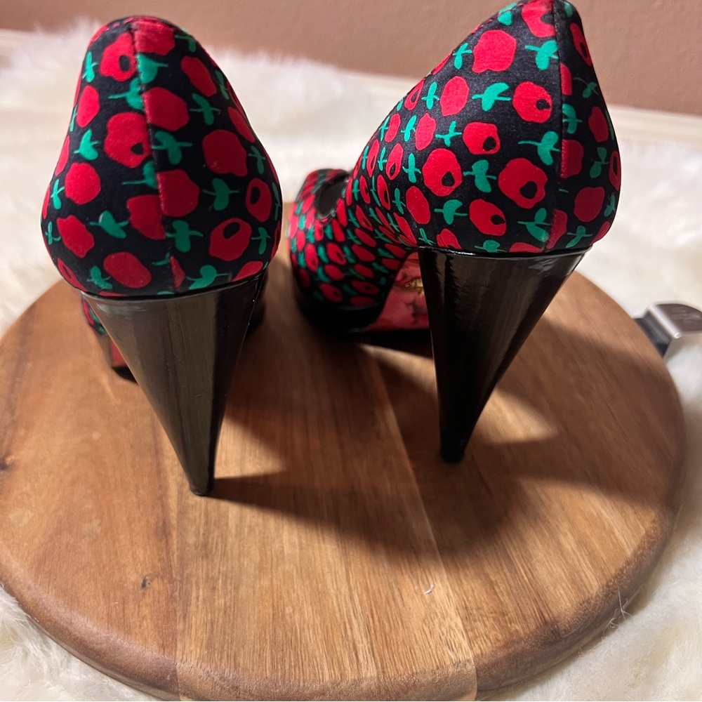 Betsey Johnson Rockabilly Stylish Red and Green Peep-Toe Heels Size 6 - Picture 4 of 12
